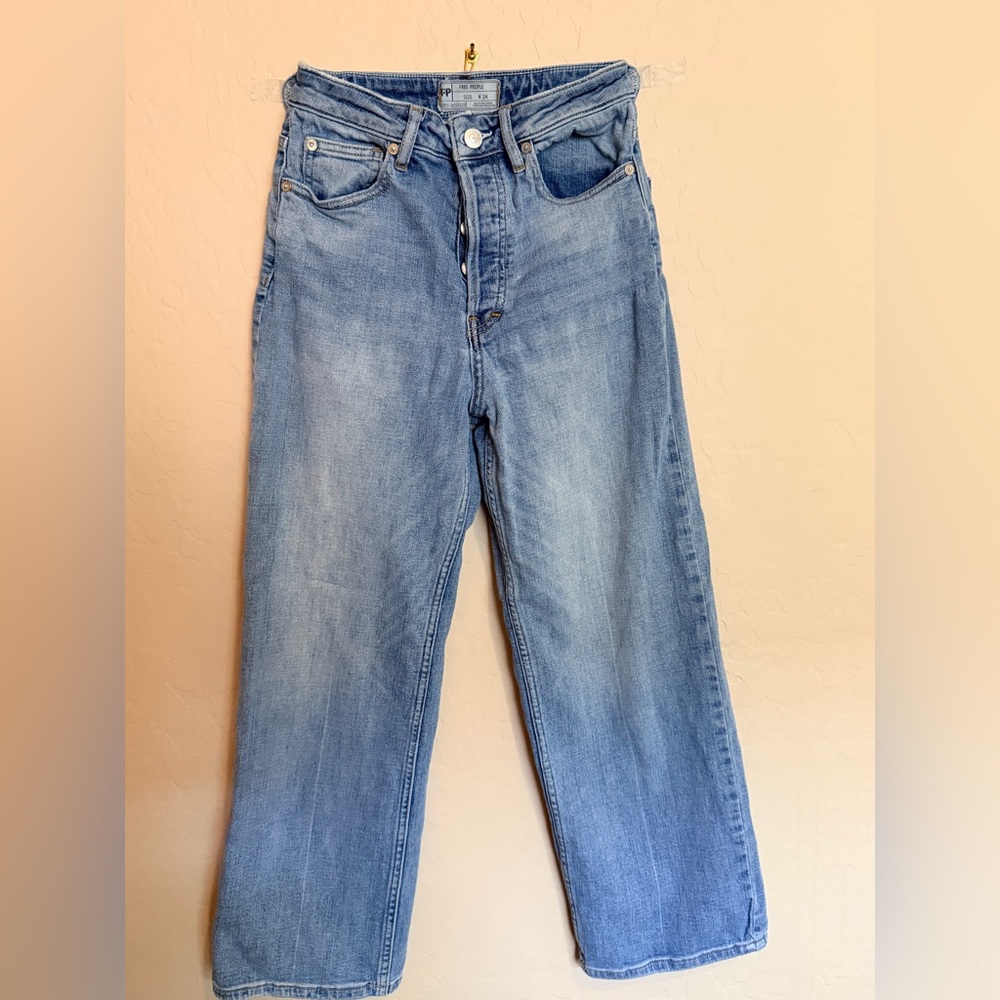 Free People Button-Fly Light Wash Jeans – Size 24